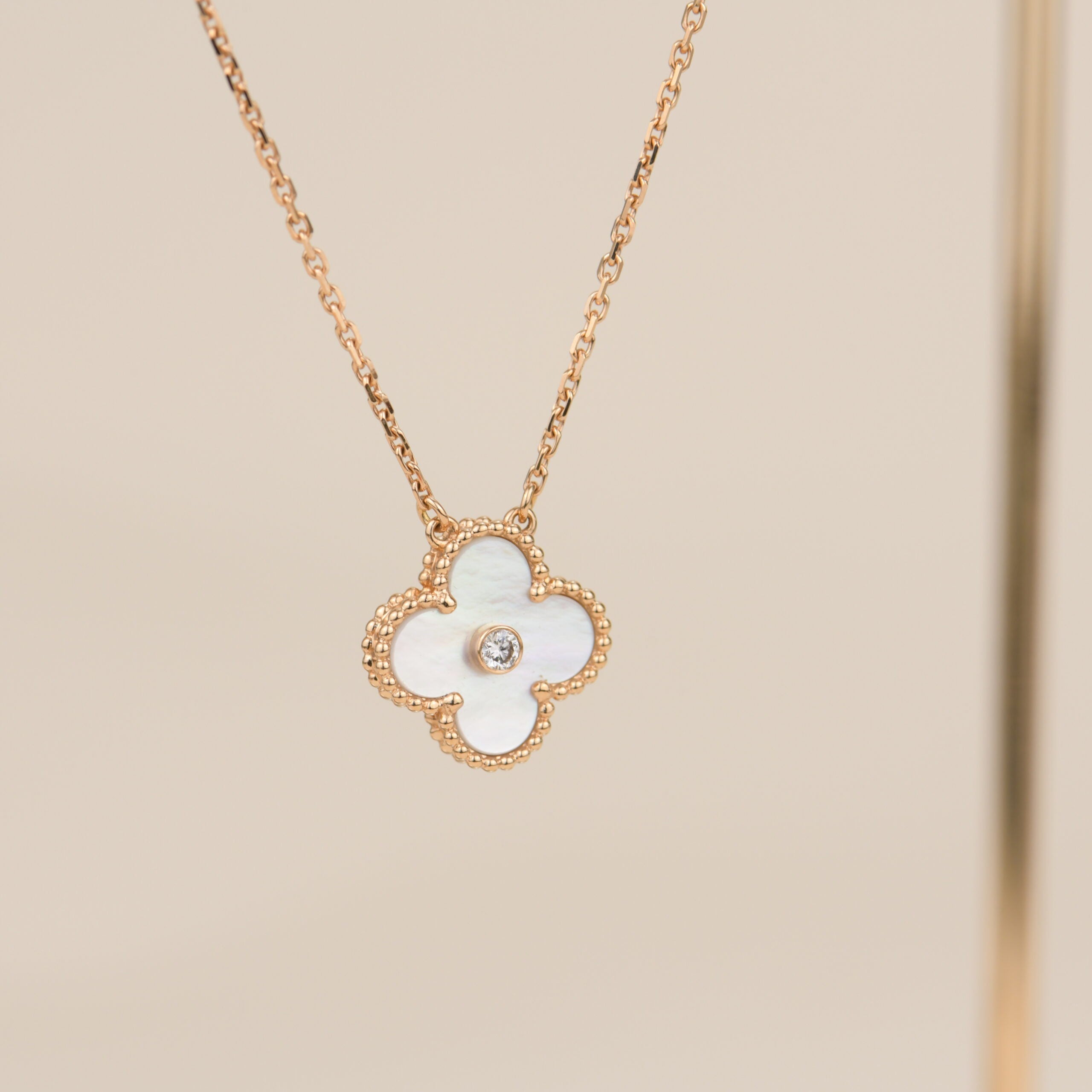 [Royal]CLOVER 15MM DIAMOND WHITE FRITILLARIA NECKLACE